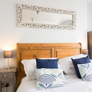 Seaside Retreat In North Bay - With Parking Holiday home Scarborough